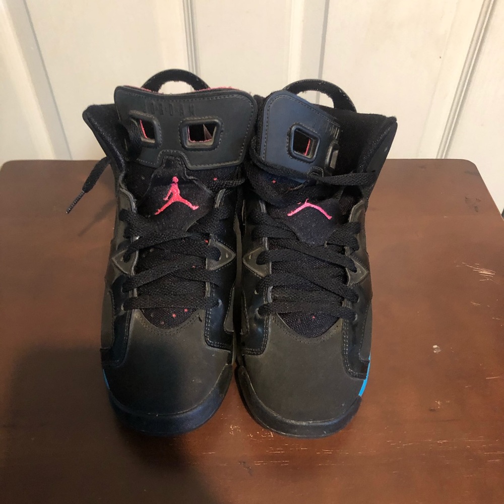 Jordan 6 - Picture 2 of 4